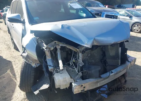 2018 Toyota Highlander Le z USA, uszkodzony, nr VIN 5TDZARFH8JS038855